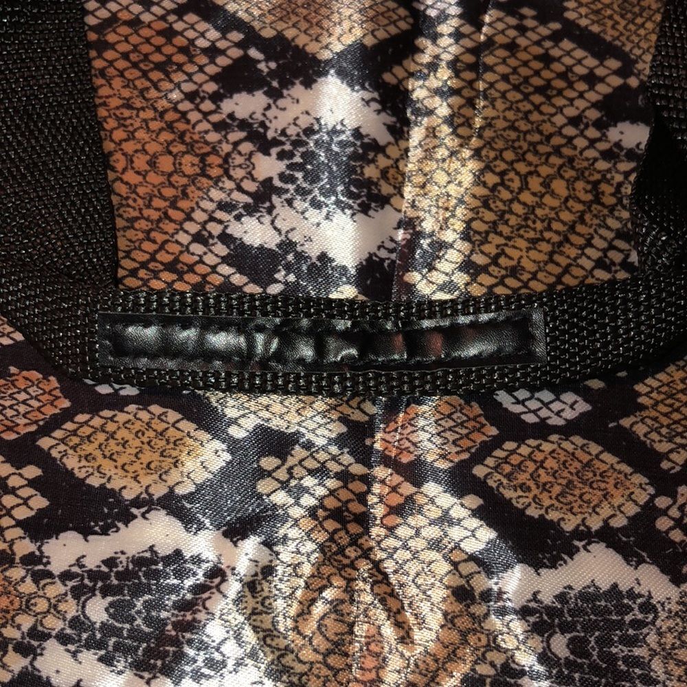 Bijoux Terner Large Python Snake Print Foldable Travel Bag - Picture 8 of 8